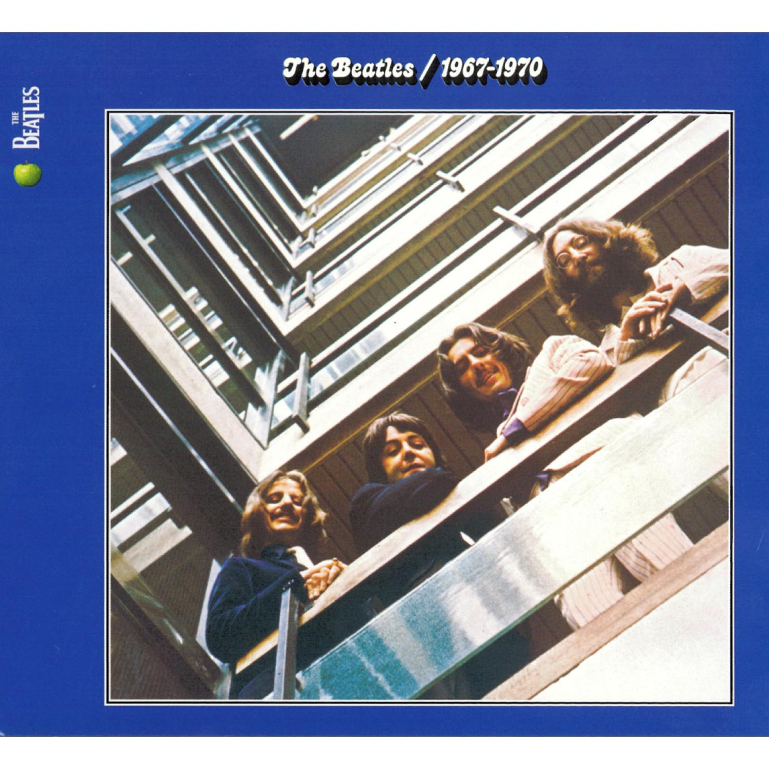The Beatles albumhoes, vier mannen op een balkon, met blauwe rand en tekst 'The Beatles / 1967-1970'.