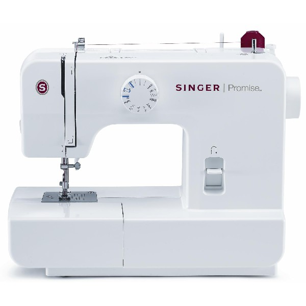 Máquina de coser blanca con la marca Singer. Fondo blanco.