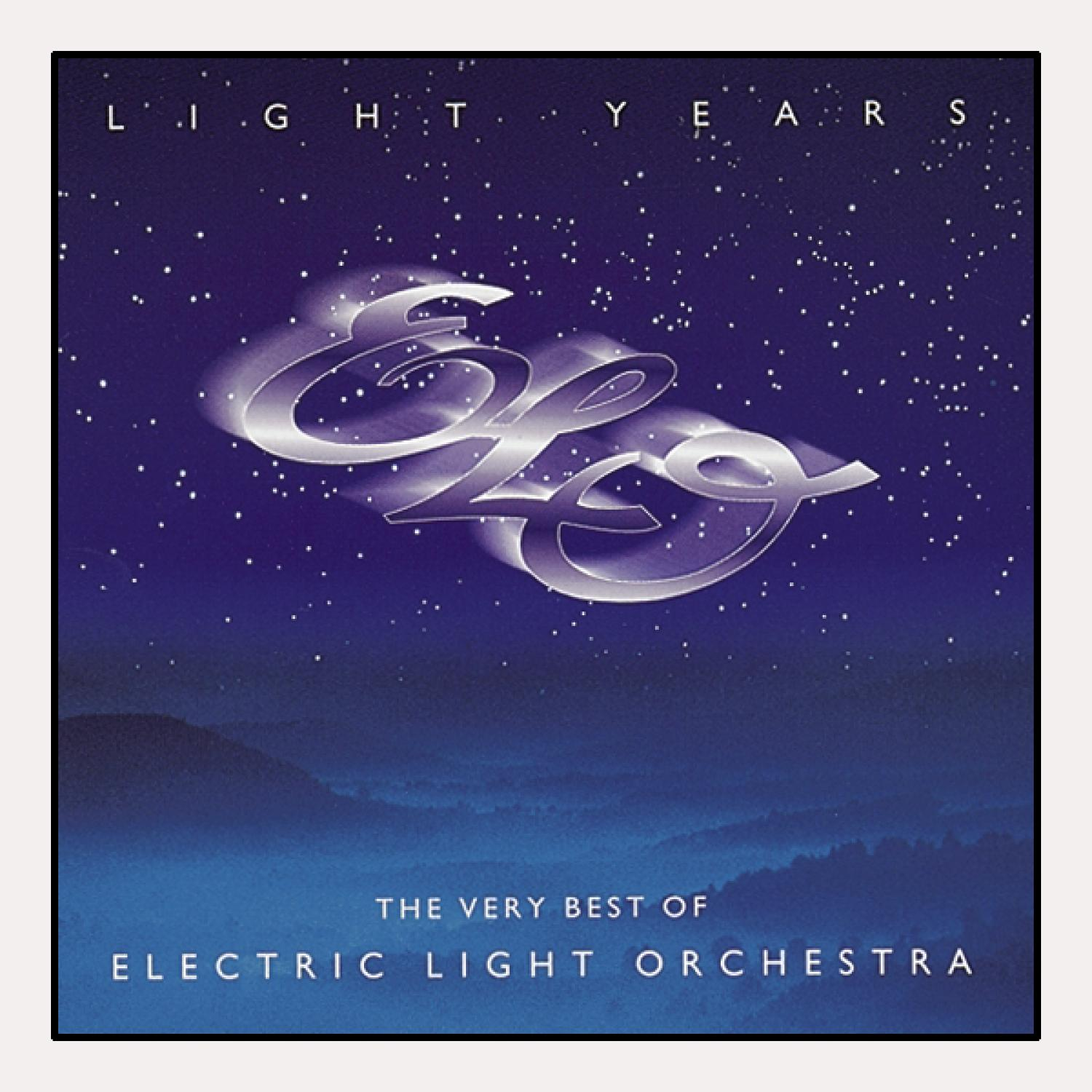 Das Albumcover von Electric Light Orchestra. Ein Logo in der Mitte, mit einem sternenklaren Hintergrund.