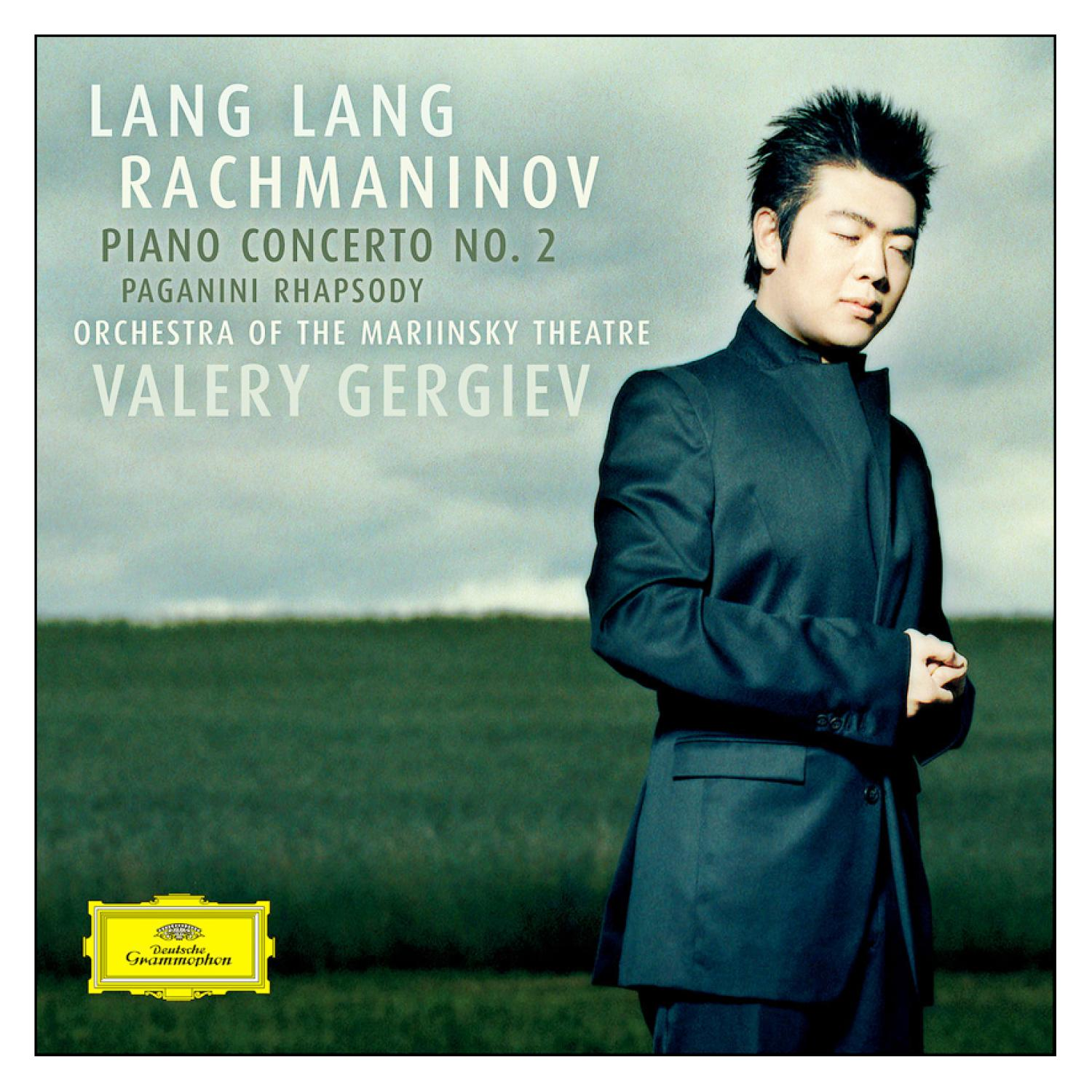 Albumcover mit Lang Lang und Rachmaninow. Es hat einen grünen Feldhintergrund.