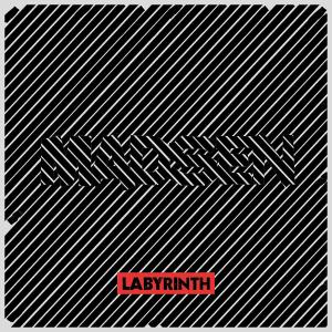Albumcover: Labyrinth mit schwarz-weißen Linien und rotem Text.