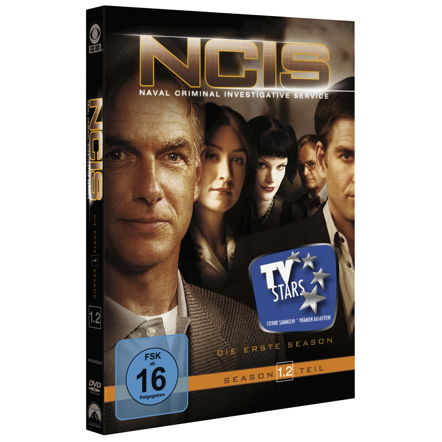 NCIS Staffel 1 DVD-Cover mit einem Mann im Fokus, andere Personen unscharf, und dem Serientitel.