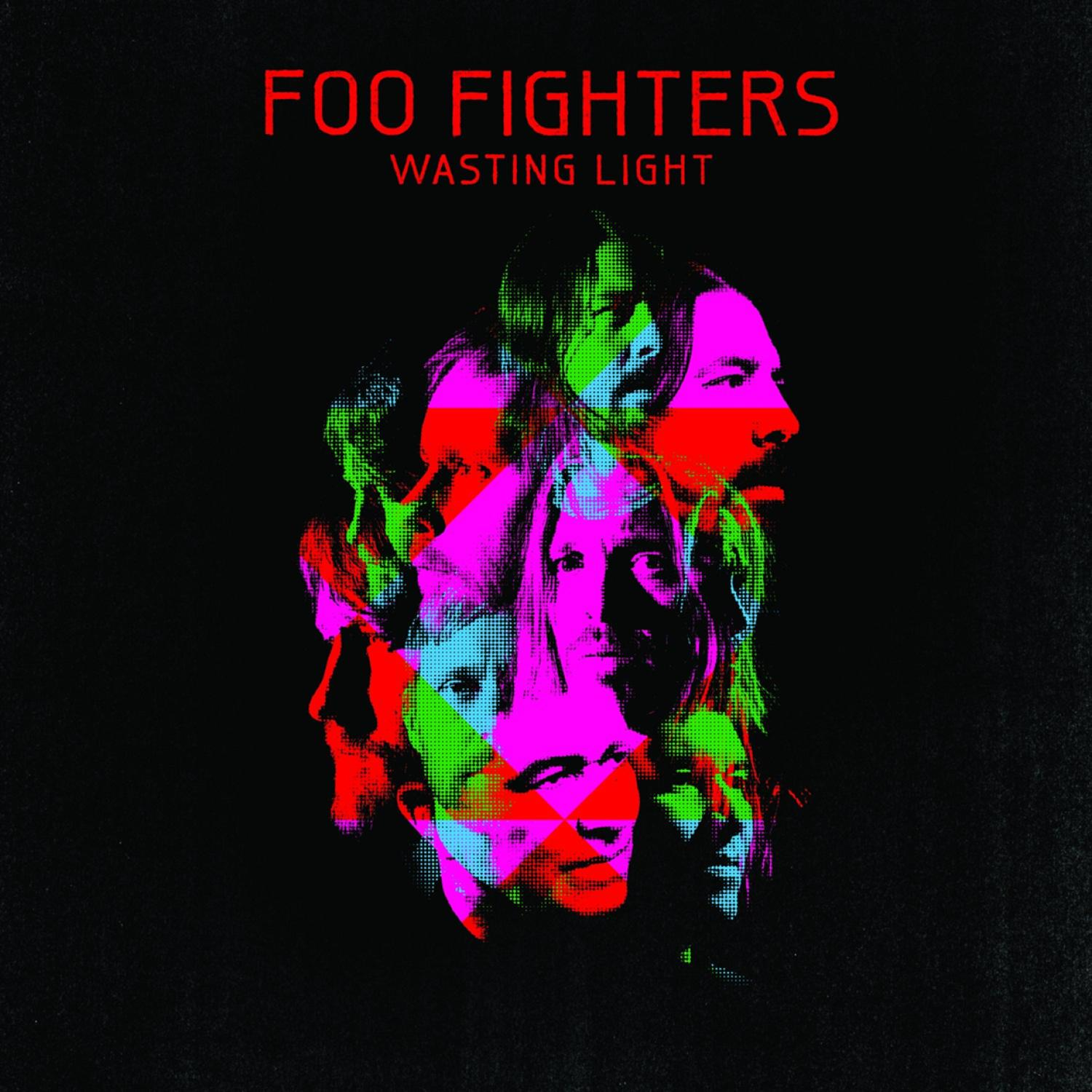 Foo Fighters Albumcover mit einem Mosaik von Gesichtern in Rot, Grün, Blau und Schwarz.