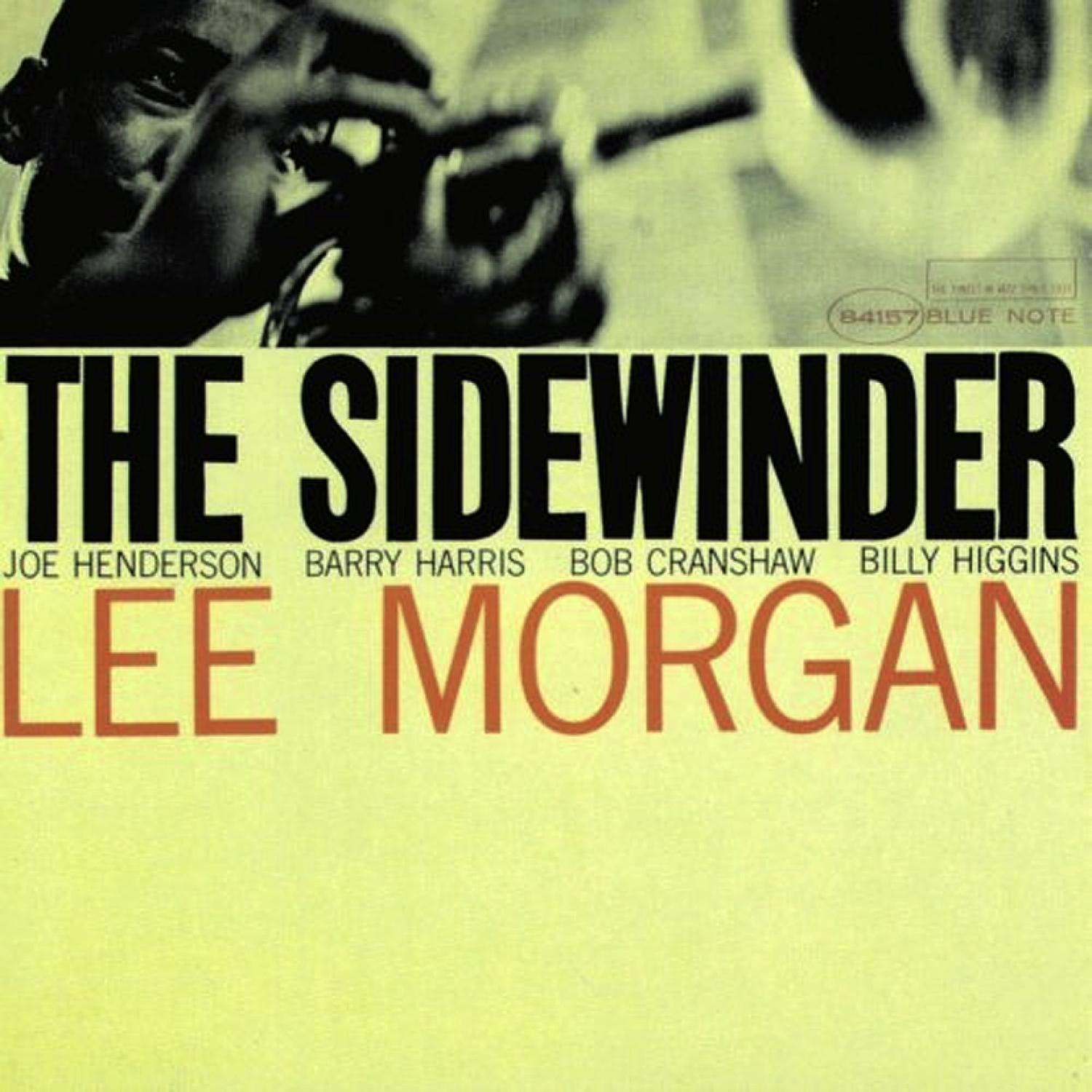 Albumcover für Lee Morgans The Sidewinder. Enthält ein Schwarzweißfoto eines Musikers und den Albumtitel.