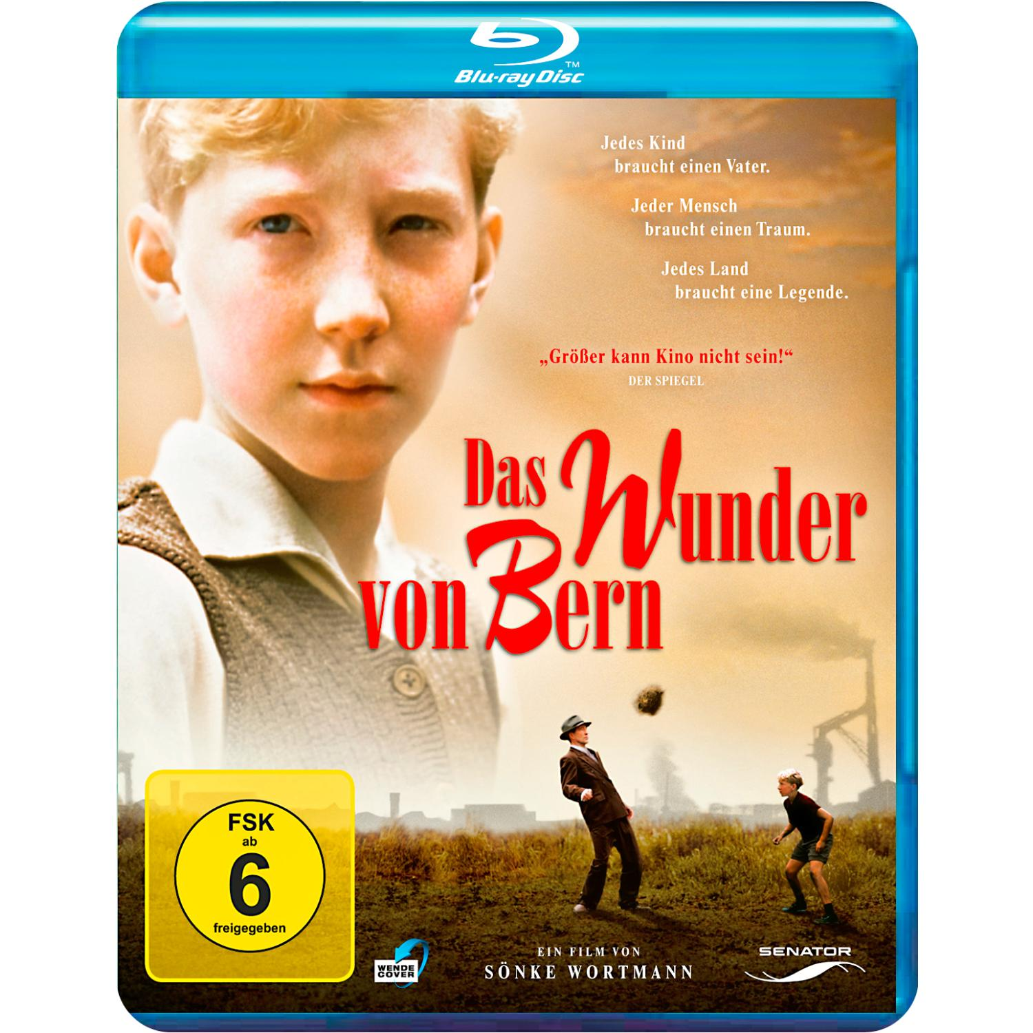Blu-ray Filmcover. Porträt eines Jungen, mit zwei Jungen, die im Hintergrund Fußball spielen.