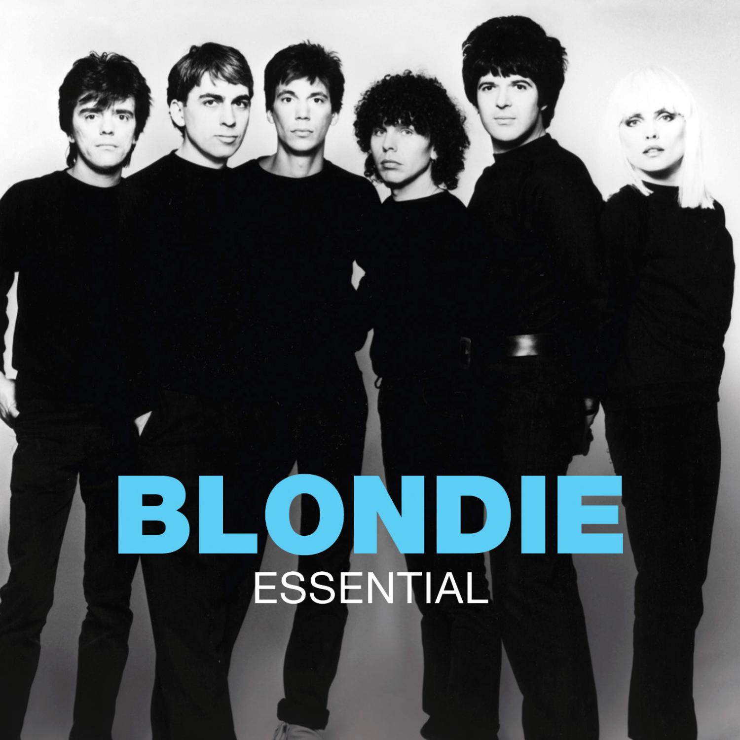 Albumcover der Blondie-Bandmitglieder in schwarzen Outfits. Der Titel ist Blondie, Essential. Hellblauer Hintergrund.