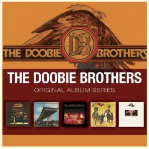 Albumcover mit dem Logo der Doobie Brothers und mehreren Albumcovern.