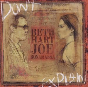 Albumcover mit zwei sich gegenüberstehenden Personen. Der Albumtitel lautet "Beth Hart & Joe Bonamassa".