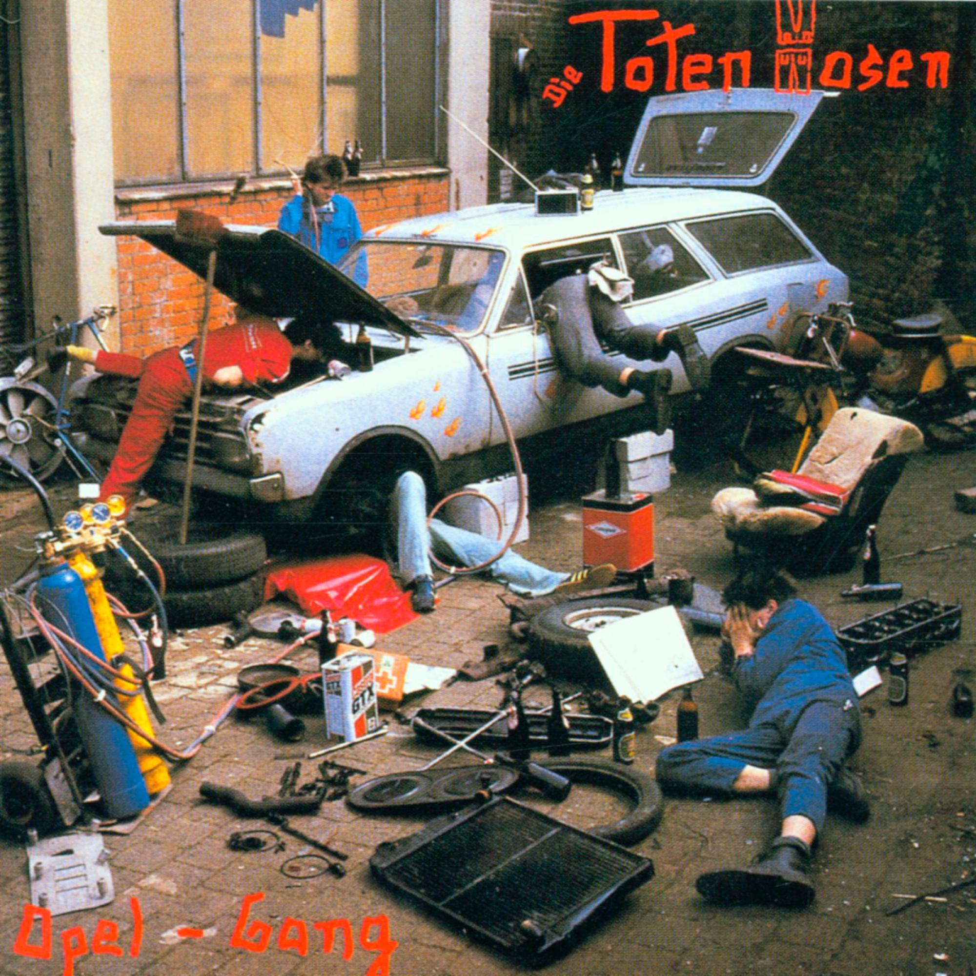 Albumcover mit einem Auto, das von Leuten repariert wird, Titel: Opel-Gang.