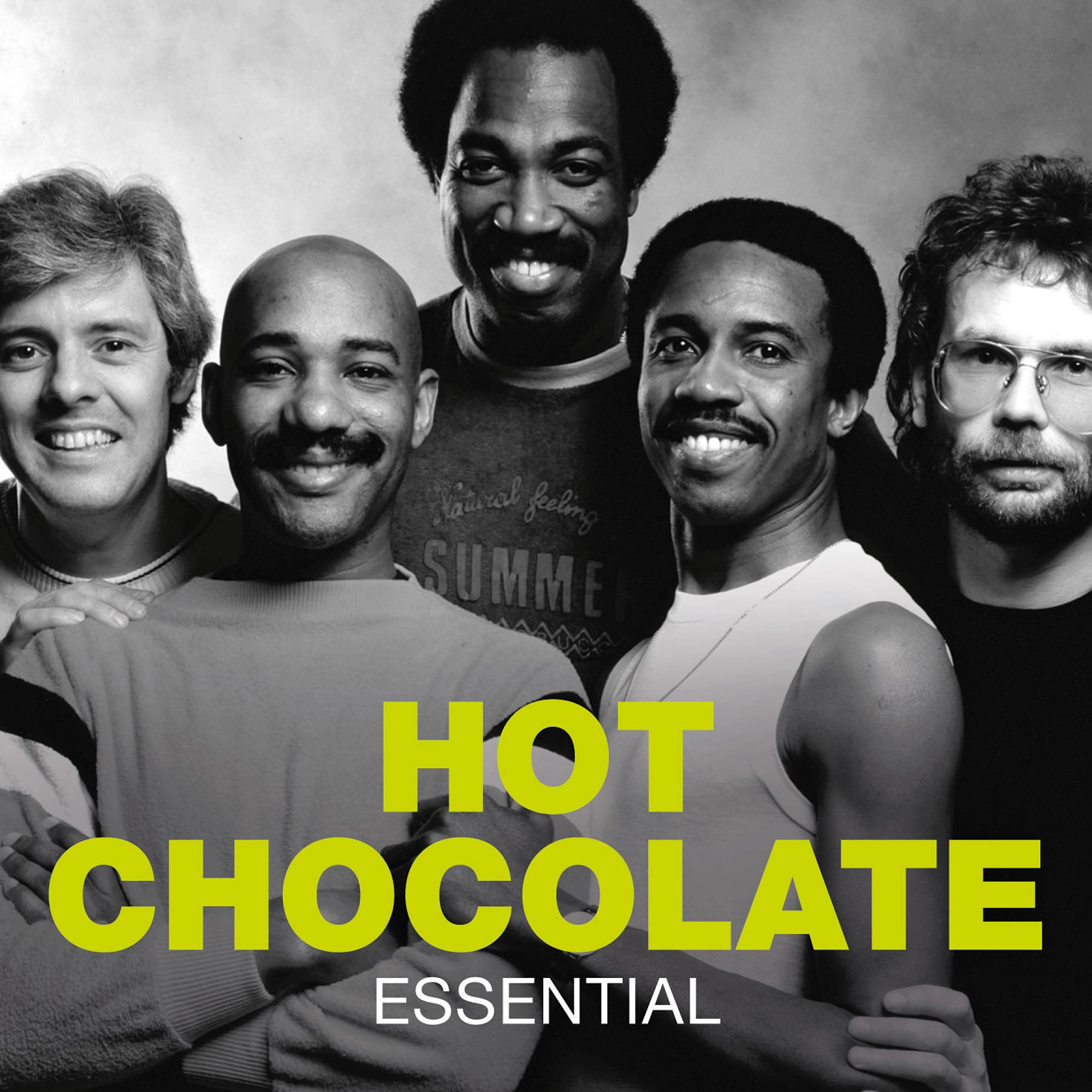 Hot Chocolate Albumcover: Fünf Männer, lächelnd, Titel 'Hot Chocolate' in Gelb und Text 'Essential'.