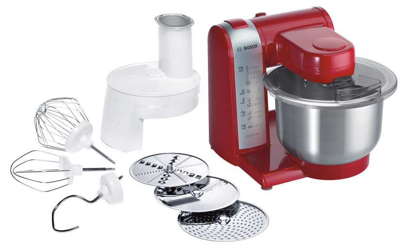 Rote Bosch Küchenmaschine mit mehreren Aufsätzen und einer Edelstahlschüssel. Es gibt verschiedene Klingen.