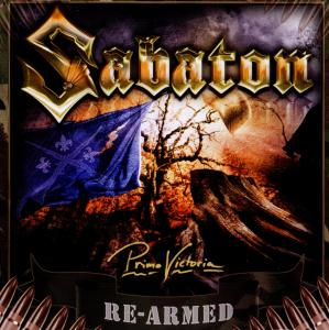 Albumcover: Sabaton-Logo, Flagge und eine Schlachtfeldszene. Der Text "Re-Armed" ist schwarz geschrieben.
