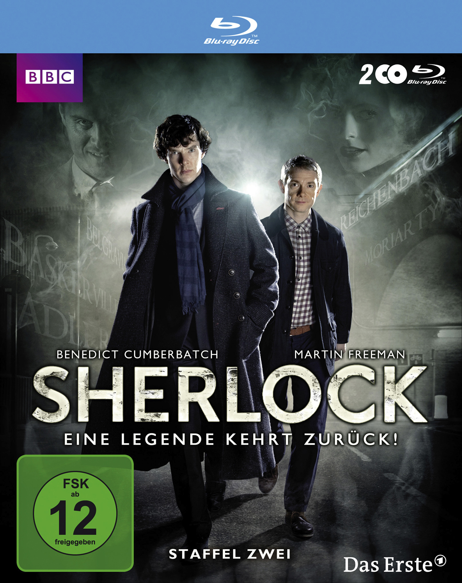 DVD-Cover mit zwei Männern in Mänteln. Text: Sherlock. Blauer und weißer Hintergrund.