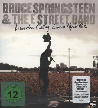 DVD-Cover, Bruce Springsteen, London Calling, Live in Hyde Park. Mann auf der Bühne mit Mikrofon.