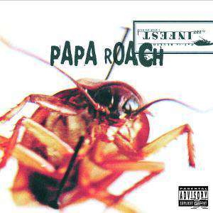Albumcover. Eine große Kakerlake mit dem Bandnamen 'Papa Roach'. Der Hintergrund ist weiß. Warnhinweis vorhanden.