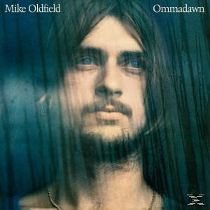 Albumcover für 'Ommadawn' von Mike Oldfield. Porträt eines Mannes, blauer Hintergrund.
