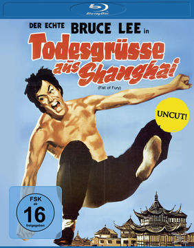 Bruce Lee auf einem Filmplakat. Der Titel ist rot, der Hintergrund ist eine Filmszene und das Plakat ist blau.