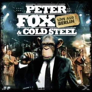 Ein Affe im Anzug hält ein Mikrofon, Peter Fox & Cold Steel Live aus Berlin.