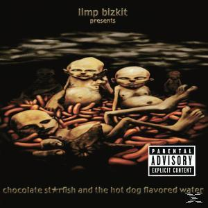 Albumcover von Limp Bizkit. Seltsame Figuren auf einem Bett aus Hot Dogs mit einem Parental Advisory Label.