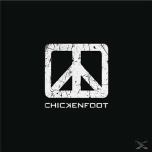 Schwarzes Quadrat mit weißem Friedenszeichen darin, darunter das Wort 'CHICKENFOOT'.