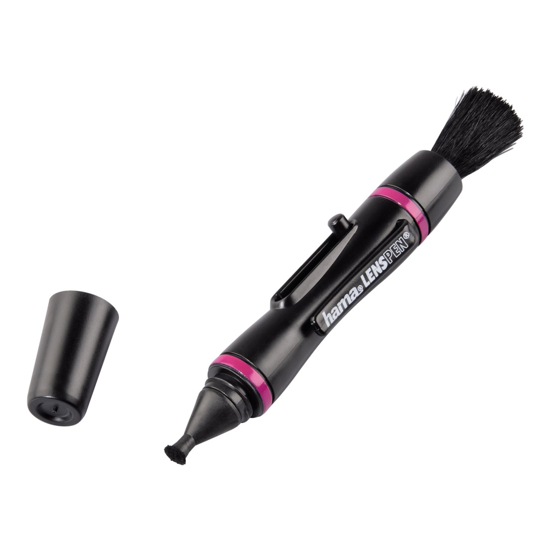 Stylo pour objectif noir avec brosse et pointe, avec bouchon à gauche sur fond blanc.