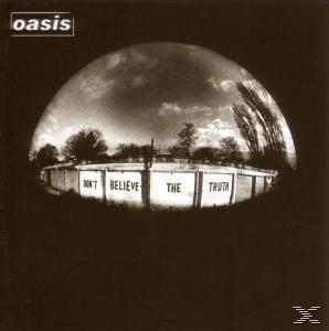 Oasis Albumcover. Fischaugenansicht eines Gebäudes mit der Aufschrift 'DON'T BELIEVE THE TRUTH'.