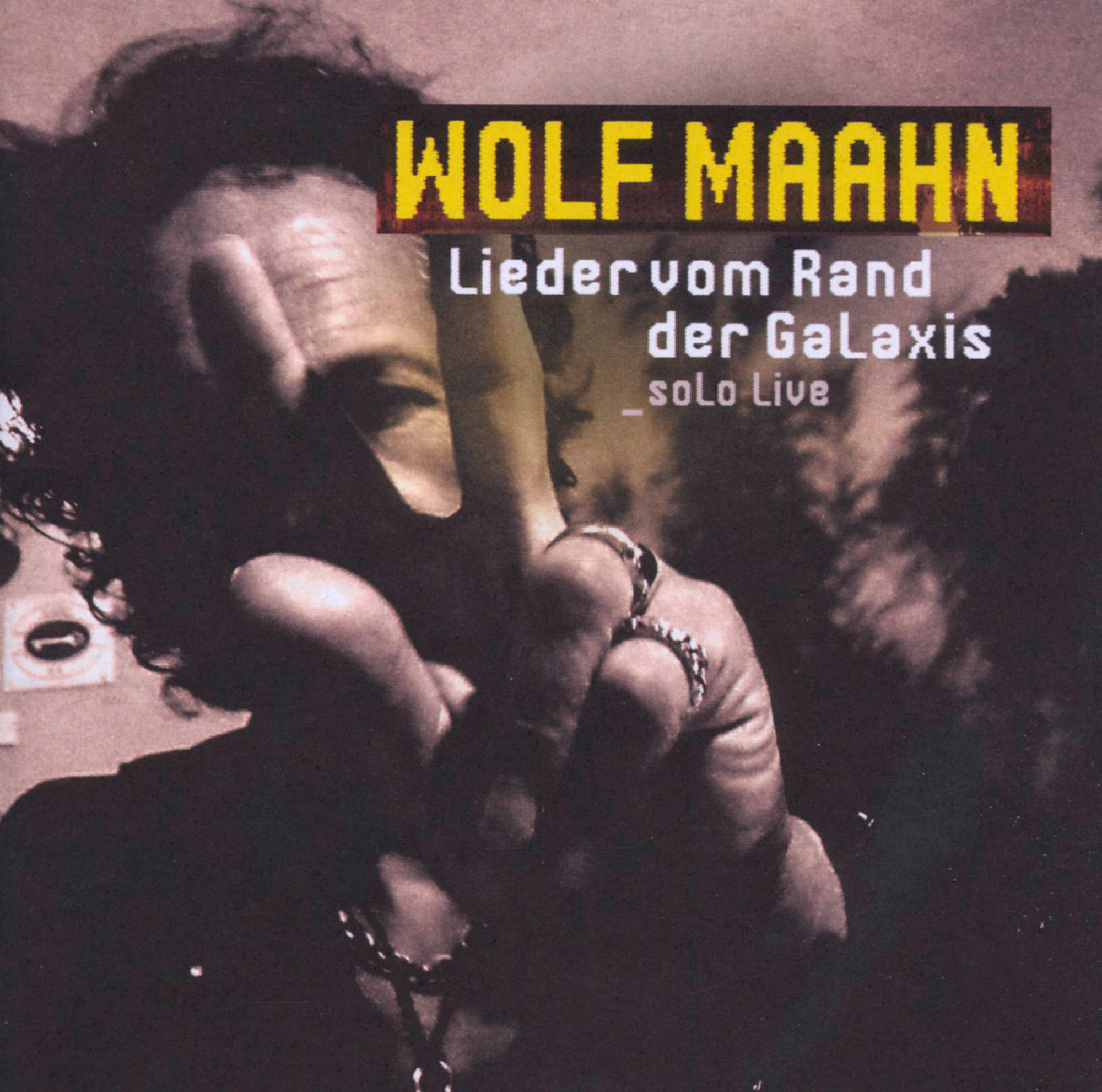 Albumcover: Ein Mann mit erhobenem Finger, Wolf Maahn, mit Textüberlagerung.