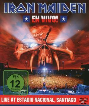 Iron Maiden En Vivo DVD-Cover. Totenkopf-Bild, Live-Konzertbühne mit Publikum, roter Hintergrund.