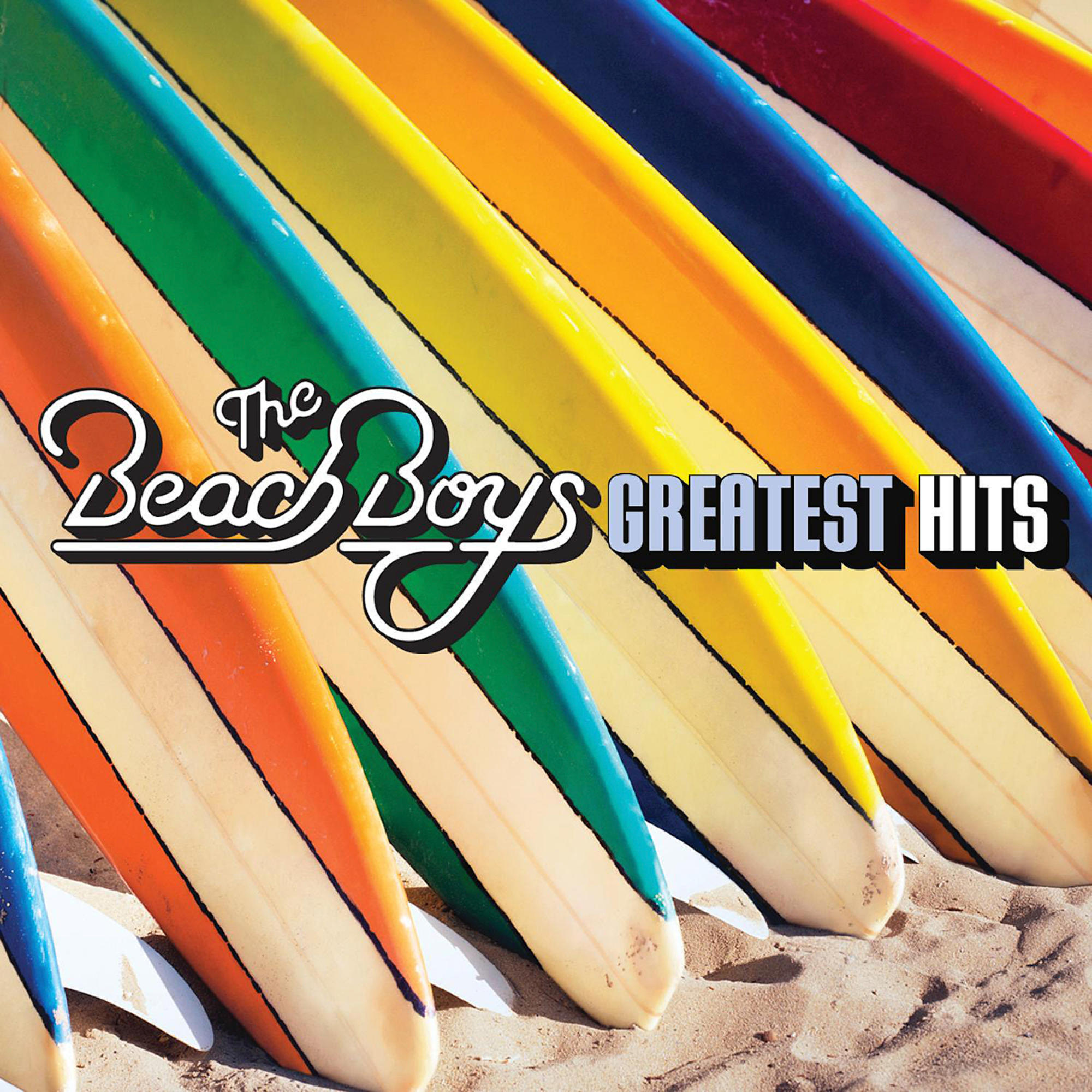 Albumcover: Surfbretter in verschiedenen Farben am Strand. Titel 'The Beach Boys Greatest Hits'.