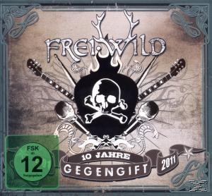 Albumcover mit Bandlogo, Totenkopf, Gitarren und Text.