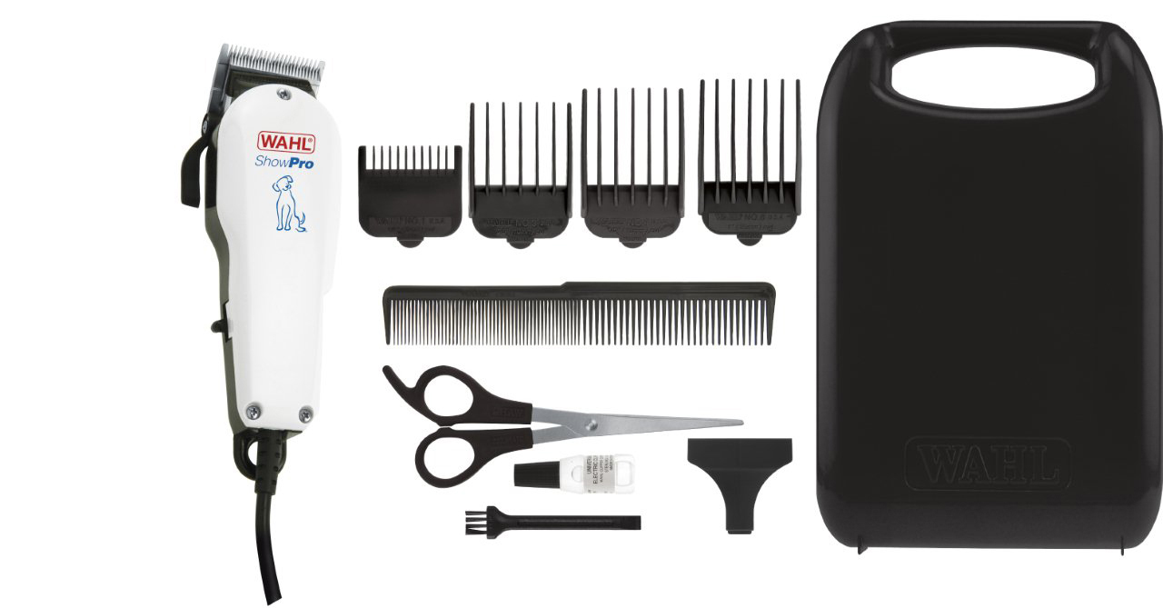 Ein Wahl ShowPro Haustierpflege-Set. Enthält Clipper, Kämme, Schere und eine Tragetasche.
