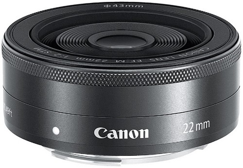 Schwarzes Canon-Objektiv mit silbernem Ring und weißem Punkt, auf weißem Hintergrund.
