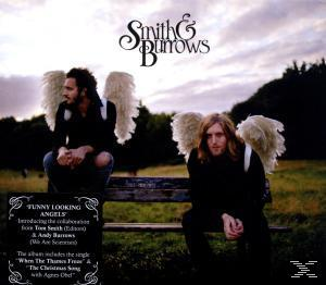 Zwei Männer mit Engelsflügeln sitzen auf einer Bank. Das Albumcover zeigt 'Smith & Burrows' und 'Funny Looking Angels'.