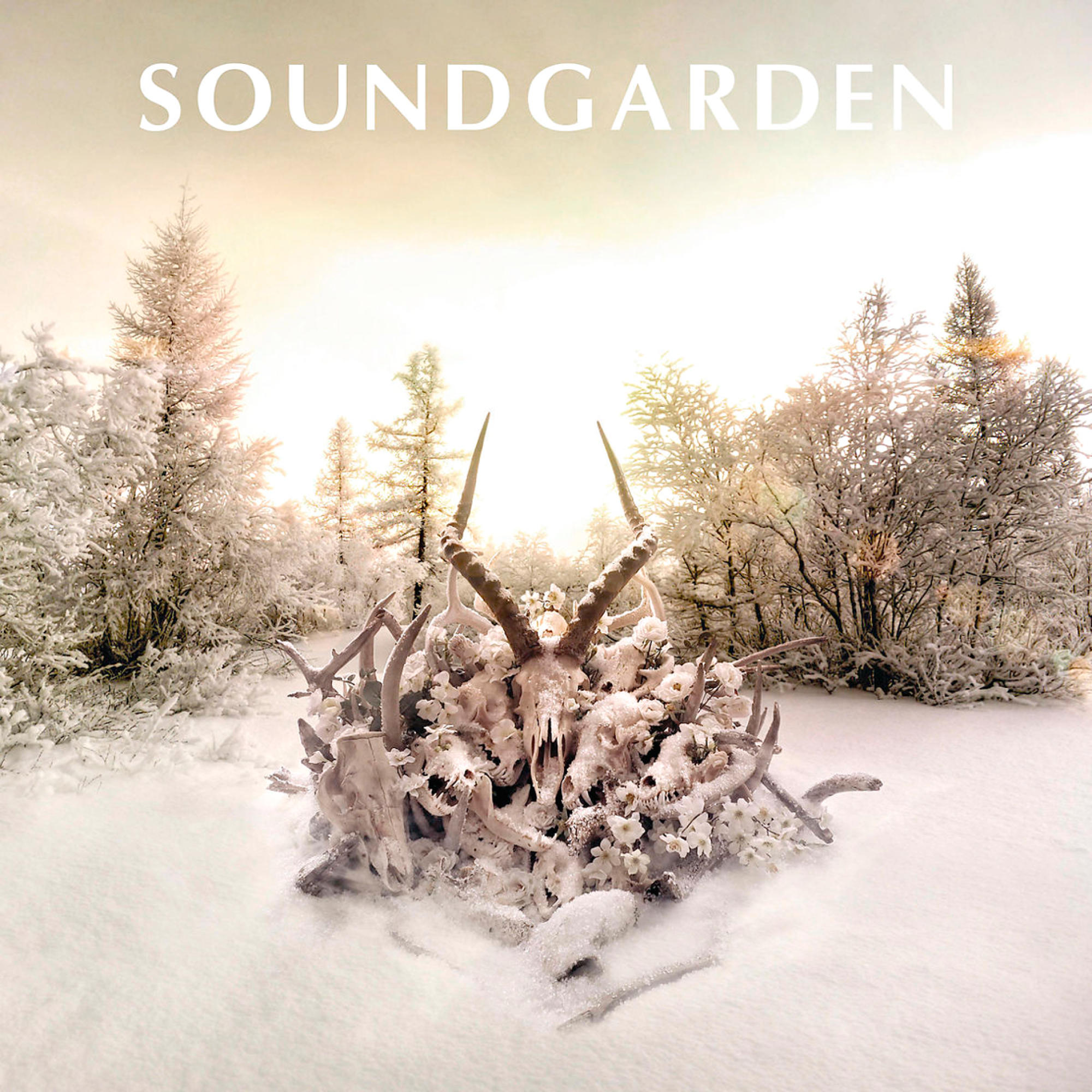 Albumcover mit Hirschschädeln, Blumen und Bäumen in einer verschneiten Landschaft. Der Text lautet "Soundgarden".