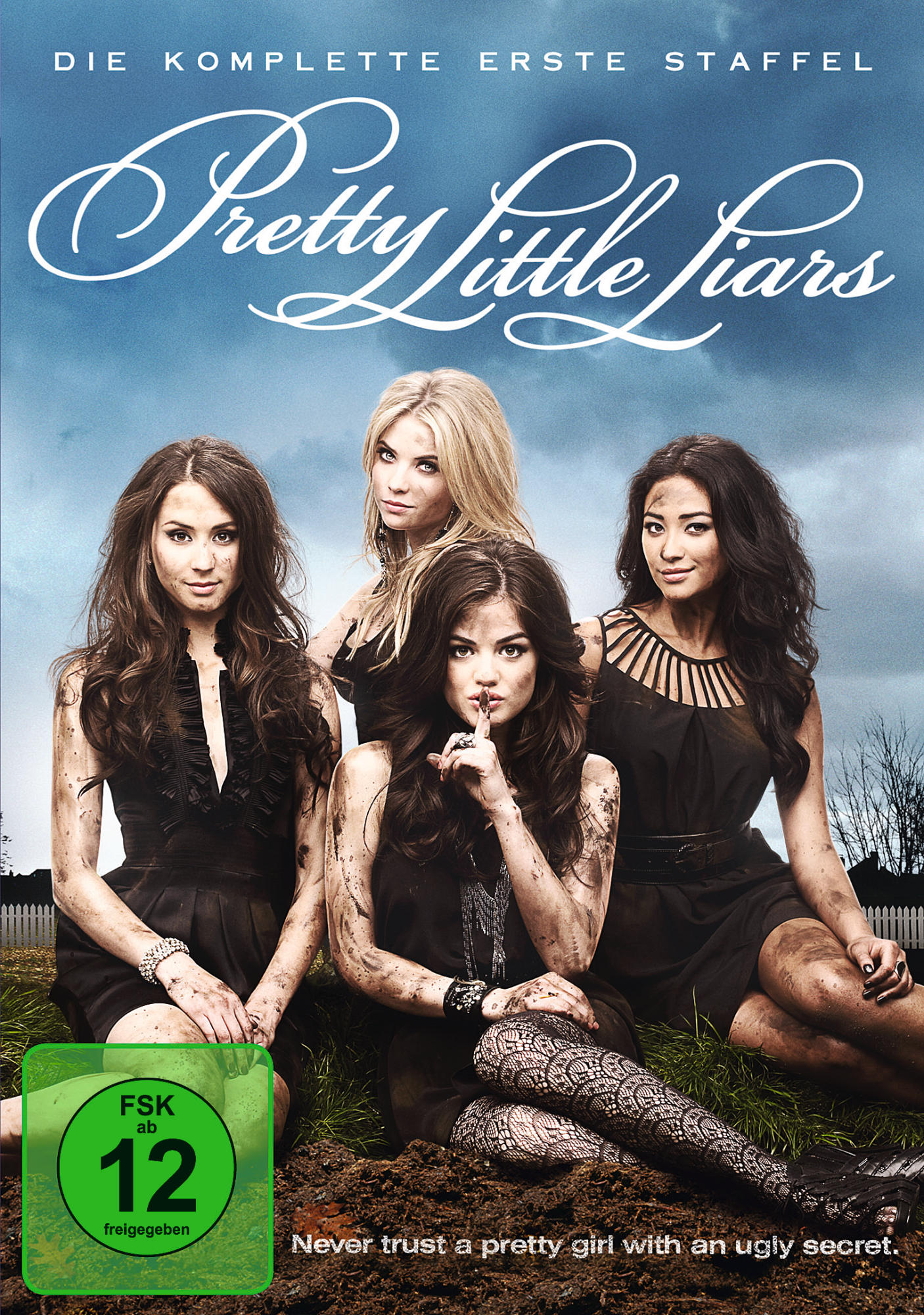 Pretty Little Liars DVD-Cover mit vier Frauen, Schmutz und grüner Altersfreigabe.