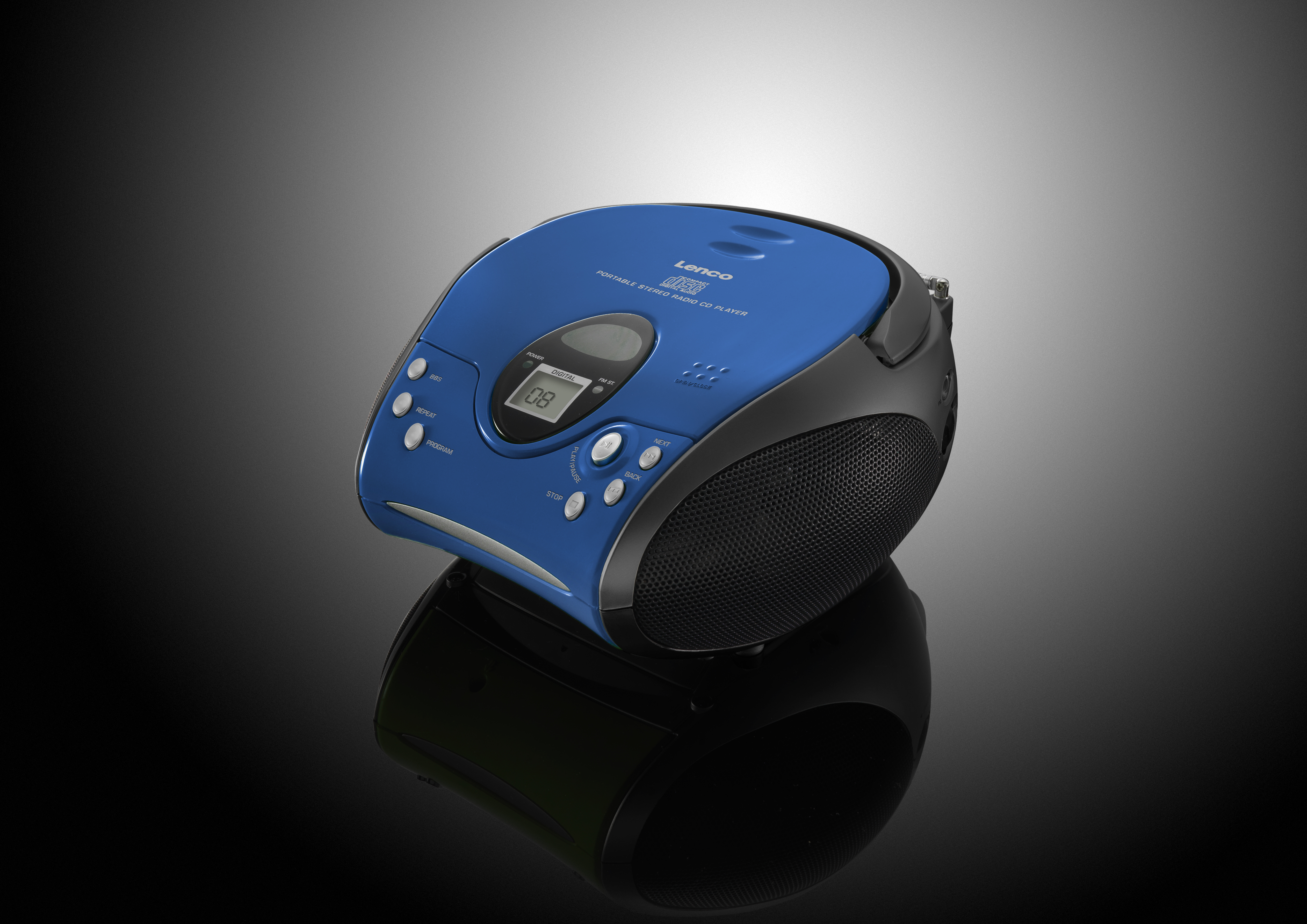 Blau-schwarzer tragbarer CD-Player von Lenco auf reflektierender Oberfläche.