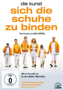 Filmposter mit einer Gruppe von Menschen in gelben Jacken. Titel: Die Kunst sich die Schuhe zu binden.