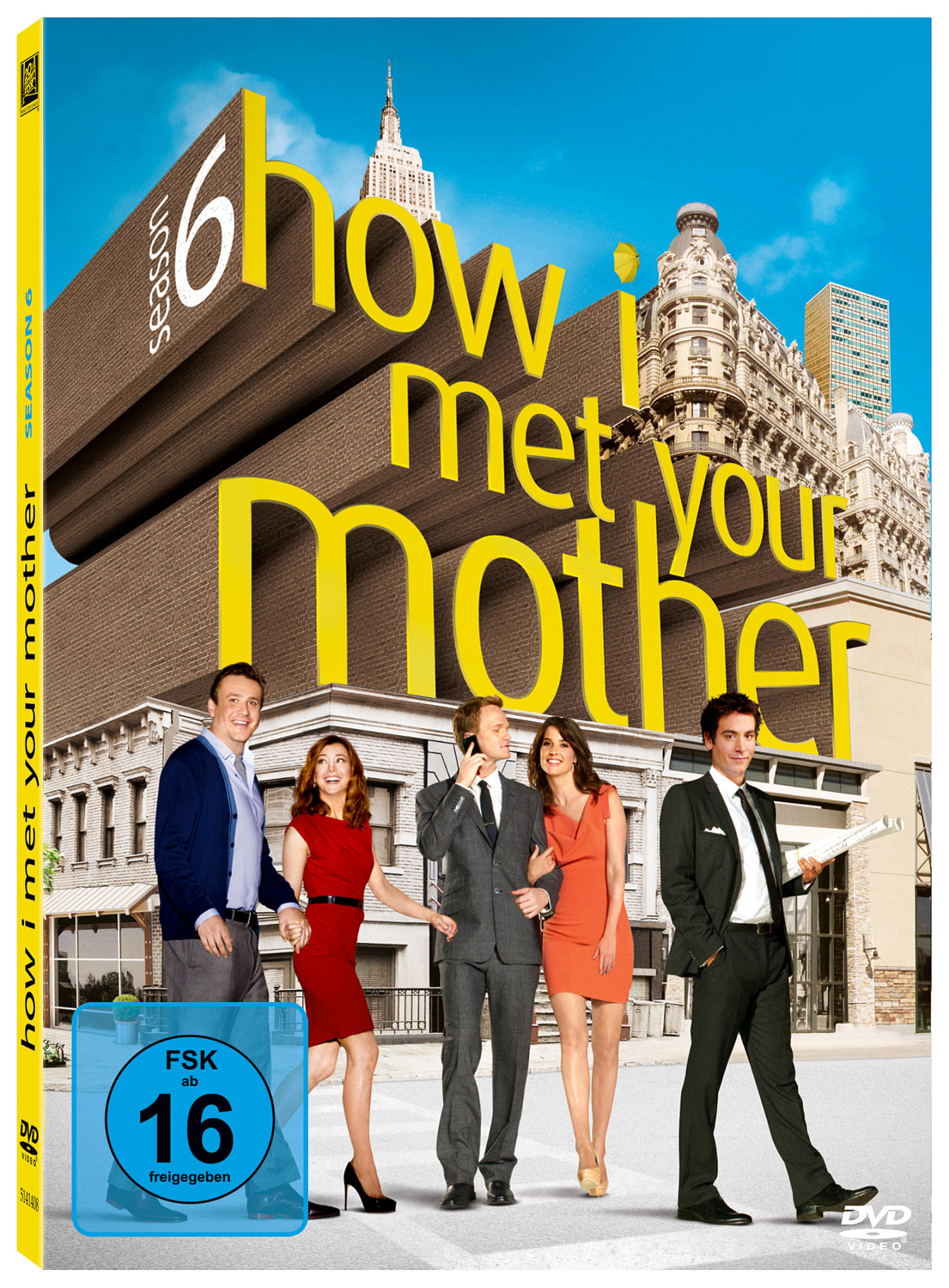 DVD-Cover für 'How I Met Your Mother' Staffel 6. Fünf Schauspieler stehen vor einem Gebäude. Der Titel ist gelb.