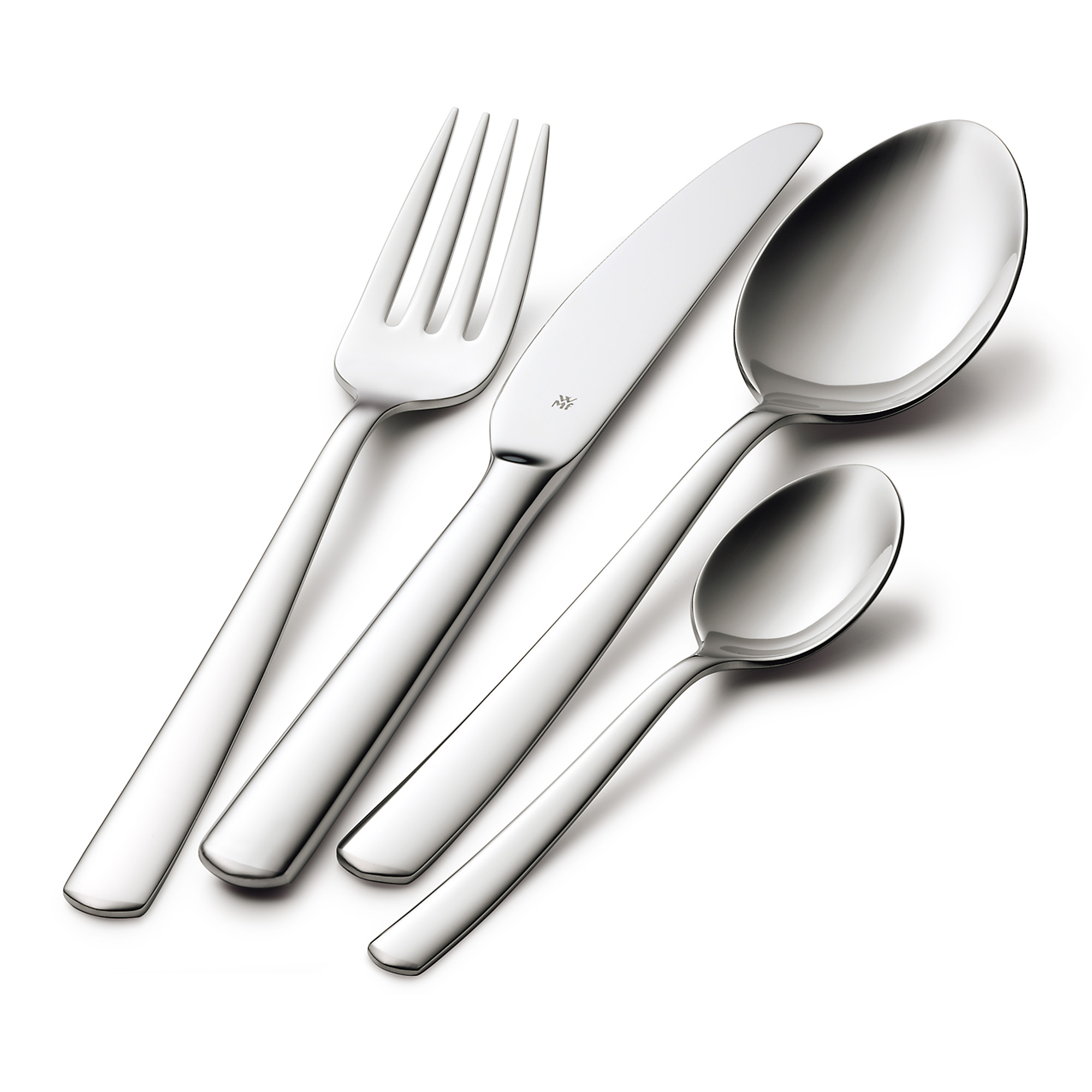 Set aus vier silbernen Besteckteilen: eine Gabel, ein Messer und zwei Löffel auf weißem Hintergrund.