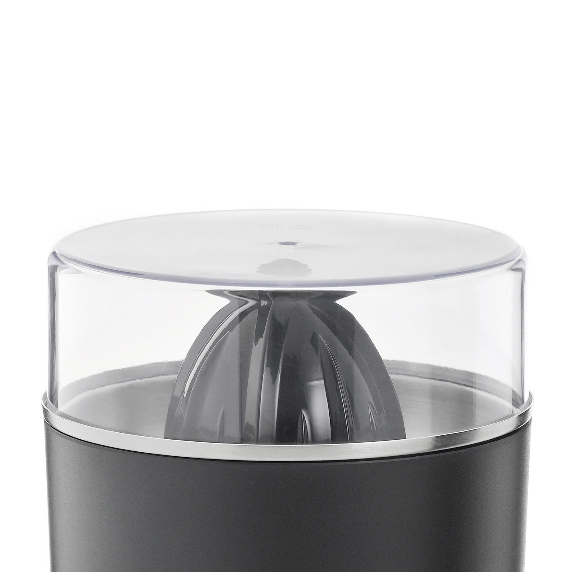 Zitruspresse mit schwarzem Sockel und transparentem Deckel, freigestellt.