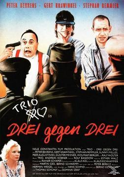 Filmposter mit drei Männern und einer Frau, betitelt "Drei gegen Drei", mit einer Pistole.