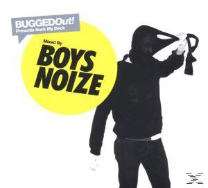 Albumcover. Eine Person in einem schwarzen Kapuzenpullover, die ihr Gesicht mit einer gelben Sprechblase bedeckt.