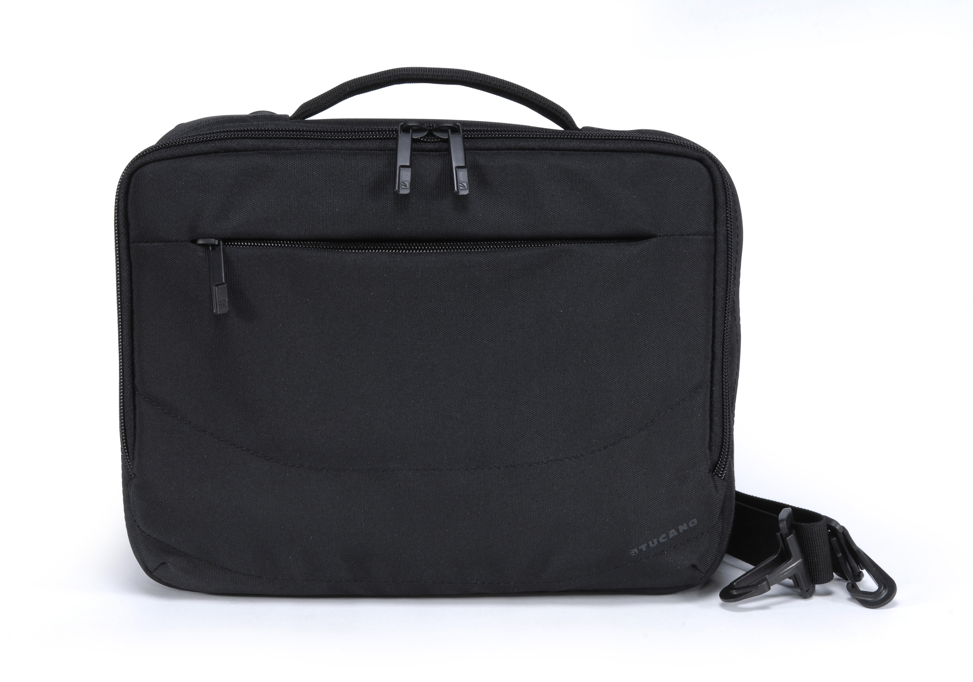 Eine schwarze Laptoptasche mit zwei Reißverschlüssen und einem Griff. Es gibt einen Schultergurt.