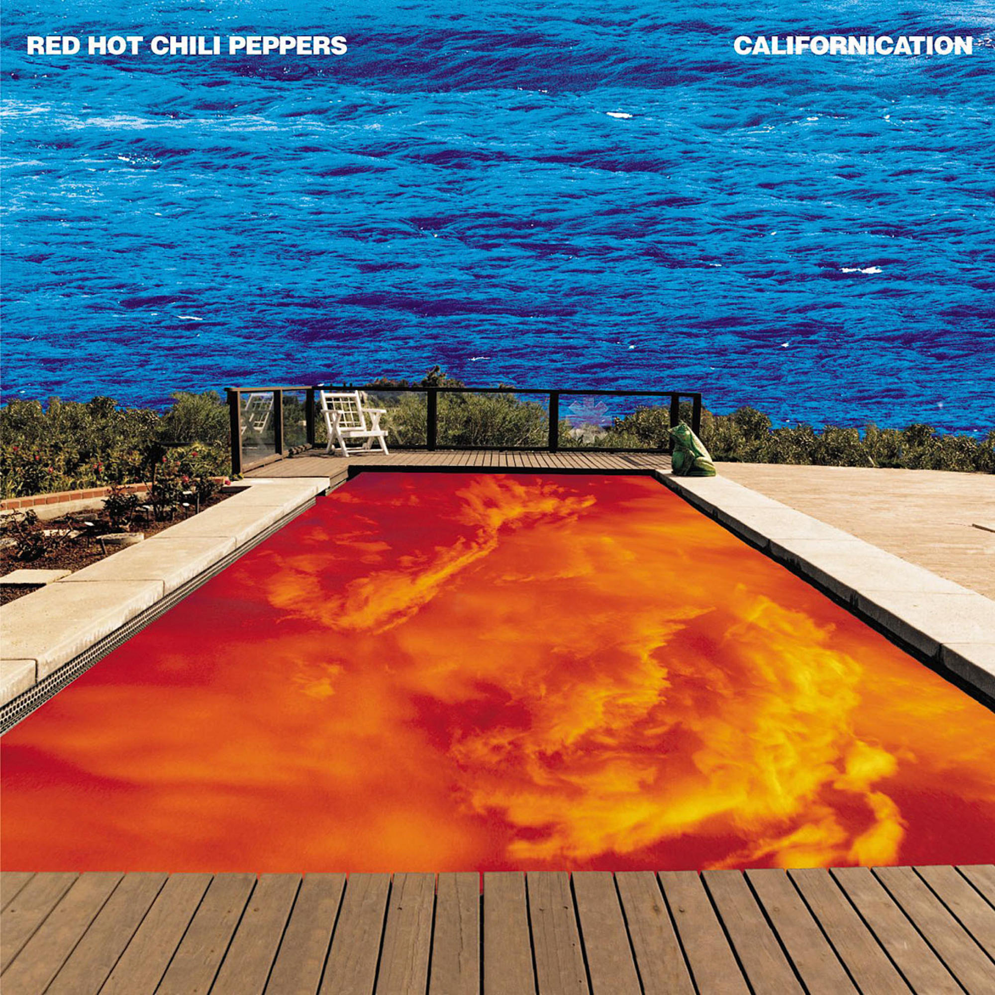 Albumhoes met een zwembad met rood water en een blauwe lucht, getiteld 'Californication'.