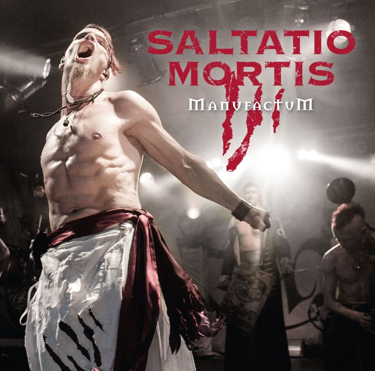 Albumcover: Mann mit offenem Mund, ohne Hemd. Titel: Saltatio Mortis. Rotes und weißes Farbschema.