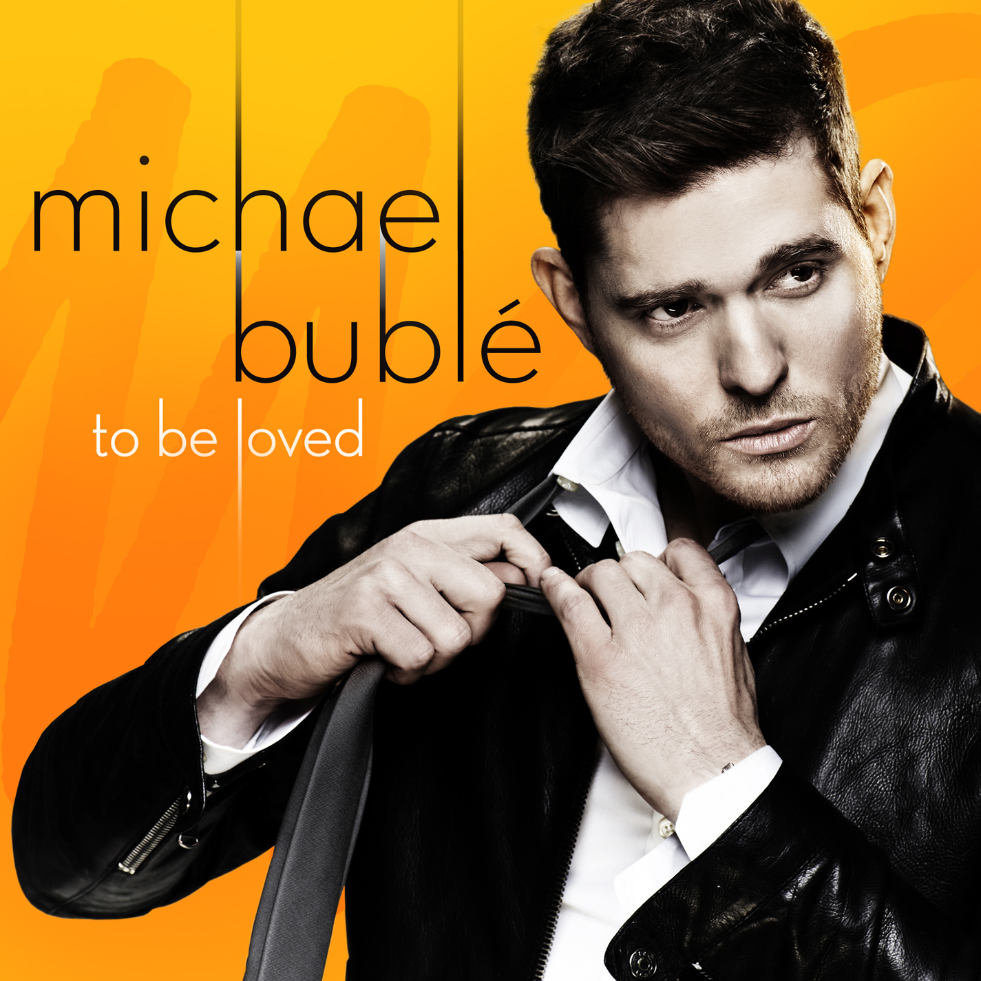 Michael Bublé auf einem Albumcover, trägt eine schwarze Lederjacke mit dem Schriftzug "to be loved".