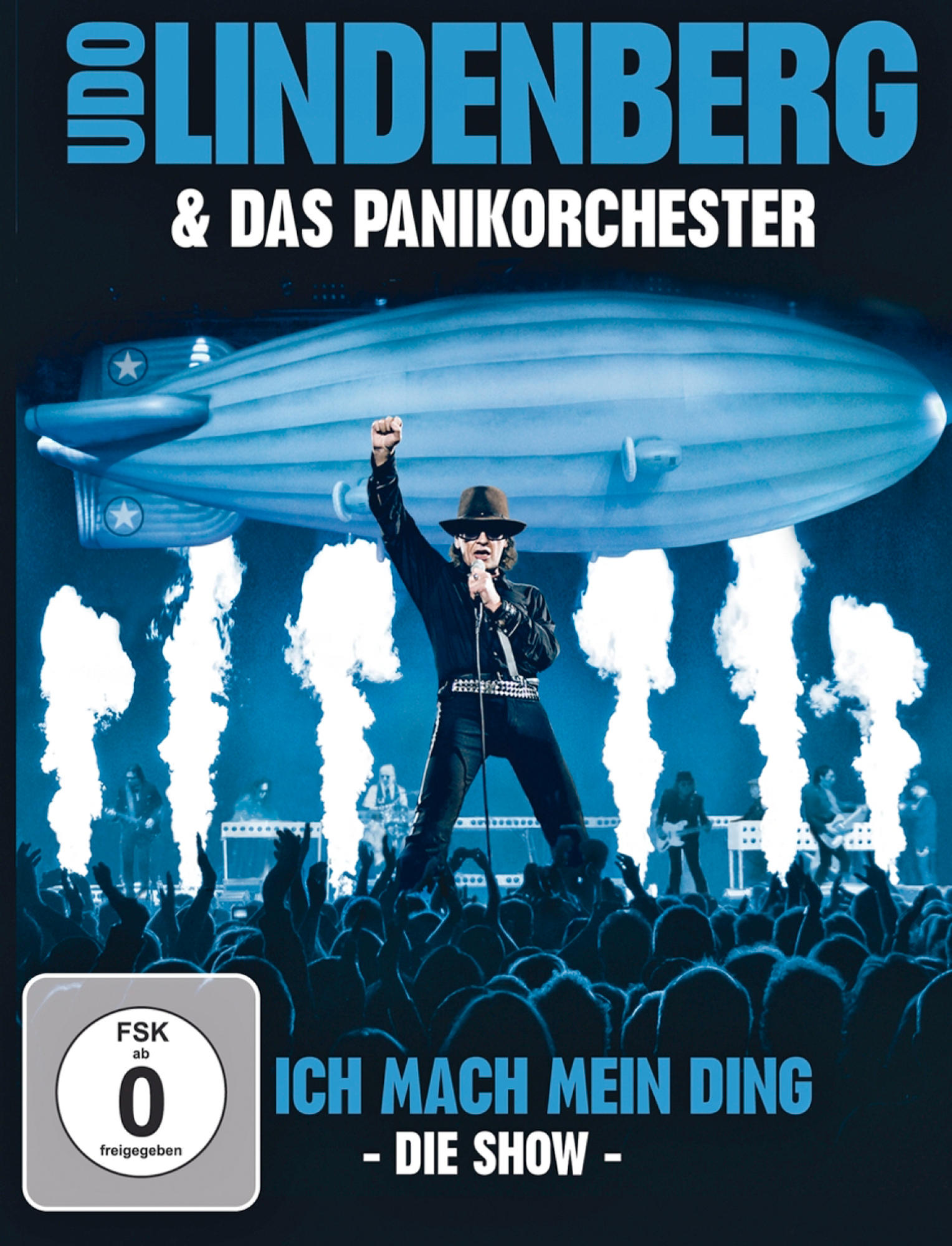 CD-Cover mit Udo Lindenberg auf der Bühne, ein blauer Zeppelin im Hintergrund. Feuer und Publikum sind sichtbar.