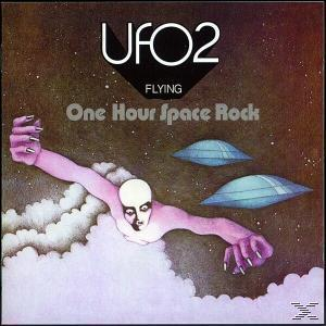 Albumcover: Surreales Bild einer Figur, die mit zwei fliegenden Untertassen fliegt. Text: UFO.