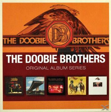 Albumcover mit dem Logo der Doobie Brothers und Bildern anderer Albumcover.