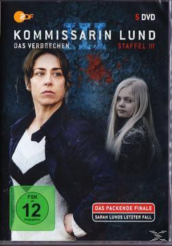 DVD-Cover von 'Kommissarin Lund'. Zwei Frauen stehen mit einem dunklen, verschwommenen Hintergrund.